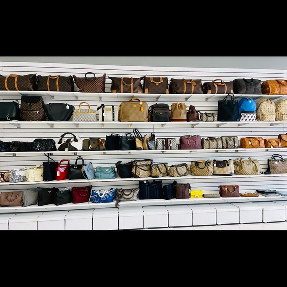 PRELOVED, AUTHENTIC, LUXURY - Picture 4 of 16